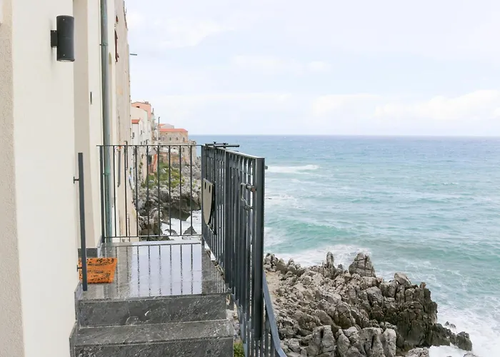 Palazzo Cettina Sul Mare דירה *