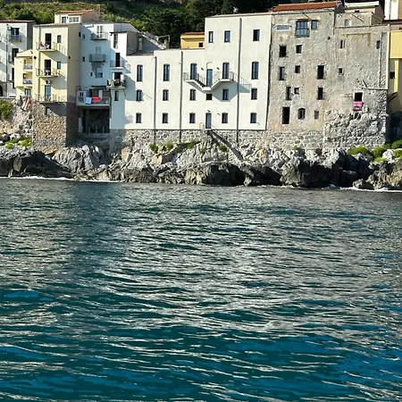 Palazzo Cettina Sul Mare Apartment