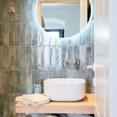 Palazzo Cettina Sul Mare Apartment *