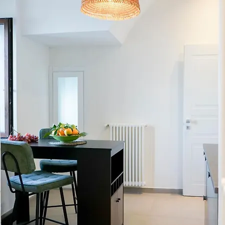 Palazzo Cettina Sul Mare Apartment *